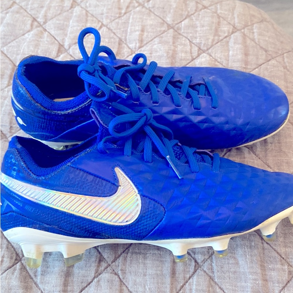 Nike Tiempo Elite 8 Size- 5.5 Men Size 7 Women